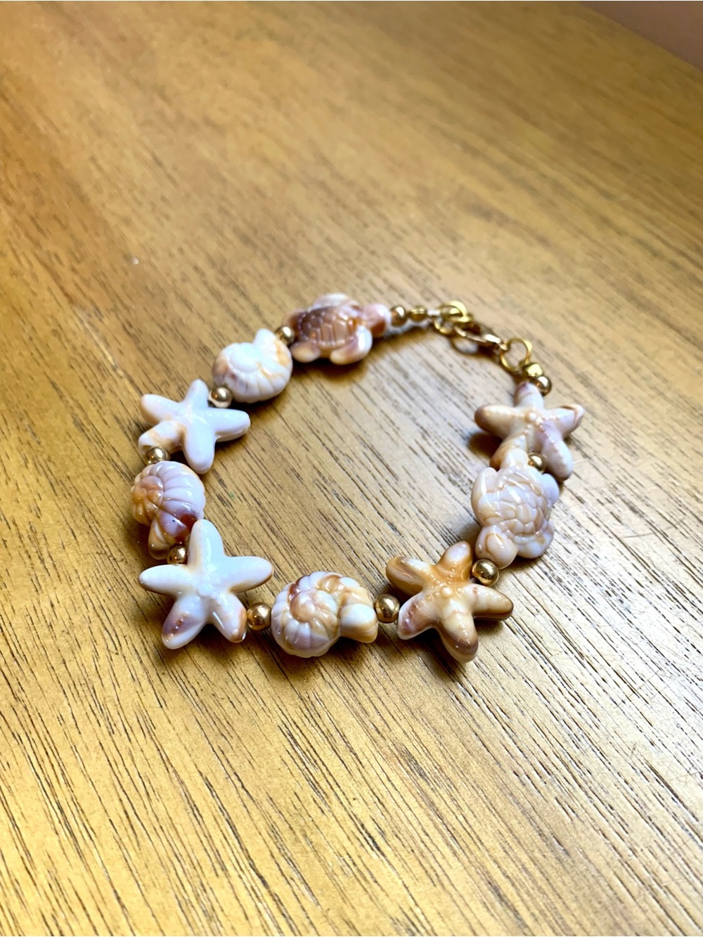 Shell & Starfish Bead Bracelet in Cream-Tan